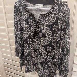 Like new Cathy Daniels enbellished black and white Boho print blouse (size XL)